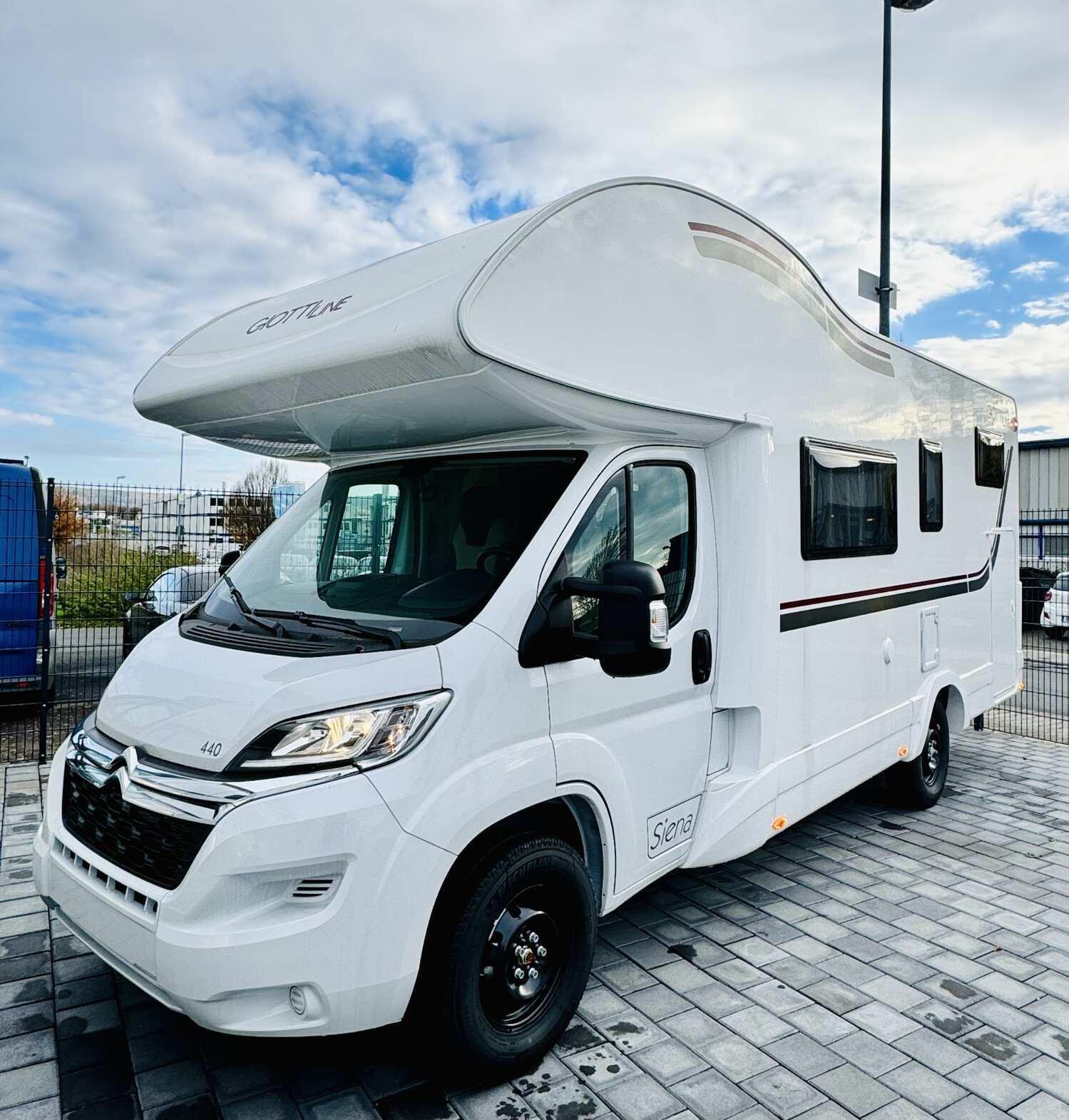 Wohnmobil Citroen Jumper GiottiLine 440 Siena mit 6 Sitzen und 6 Schlafplätzen