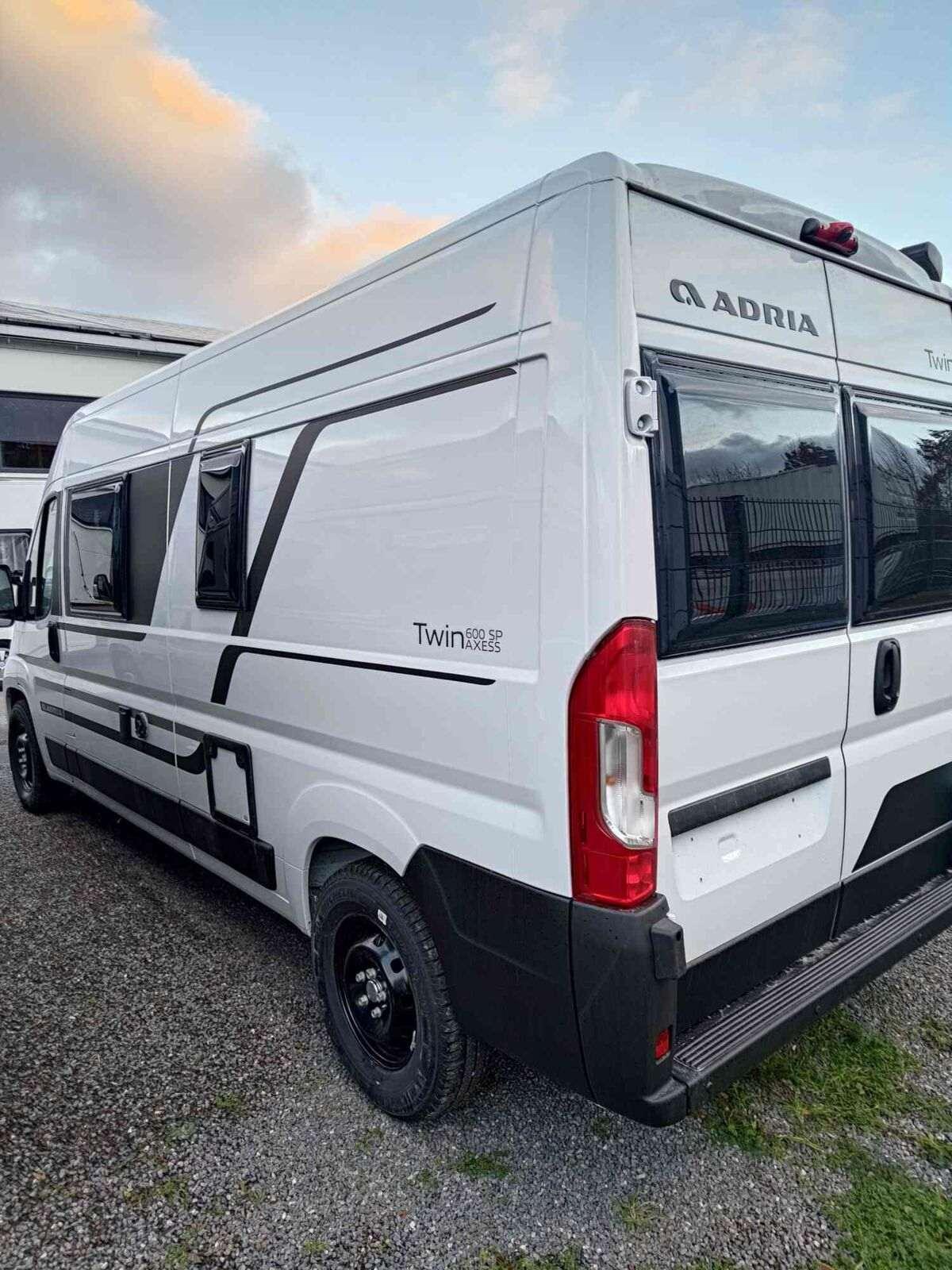 Wohnmobil Citroen Jumper Adria 600 SP Twin ALL-IN mit 4 Sitzen und 2 Schlafplätzen