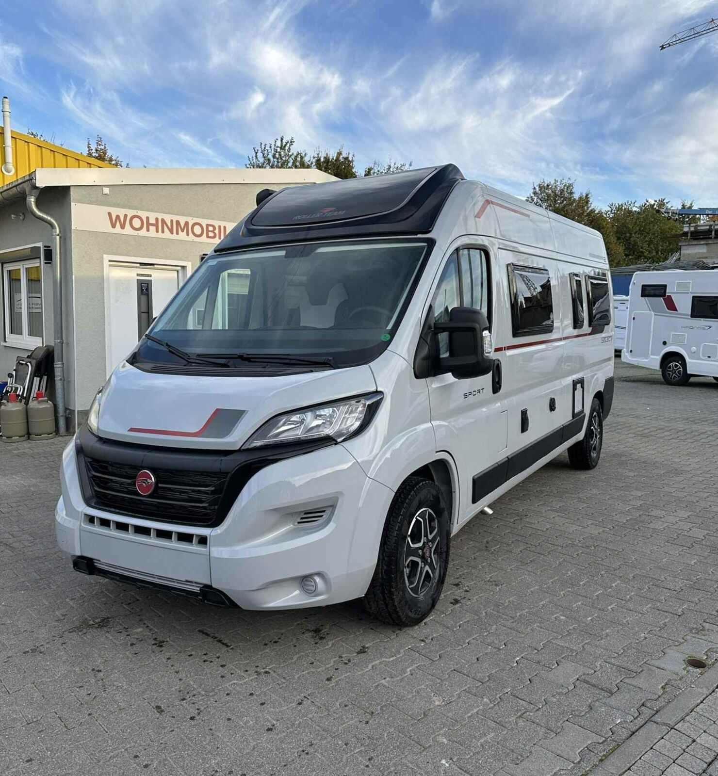 Wohnmobil Fiat Ducato Roller Team 2 Livingstone Sport mit 4 Sitzen und 2 Schlafplätzen