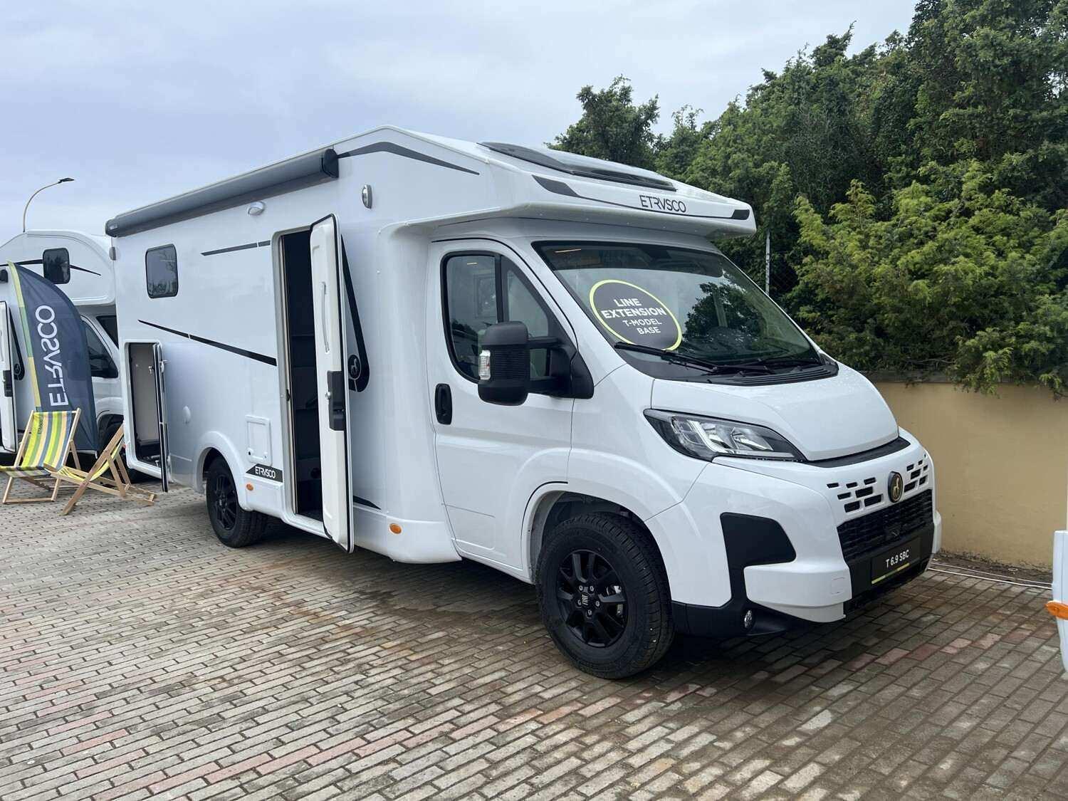 Wohnmobil Etrusco 6.9 SBC T-Modell Base mit 4 Sitzen und 2 Schlafplätzen
