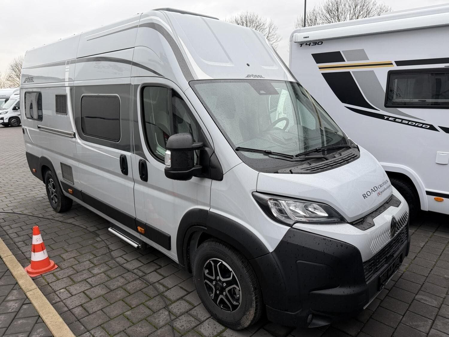 Wohnmobil Citroen Jumper Pössl Revolution Roadcruiser mit 4 Sitzen und 2 Schlafplätzen