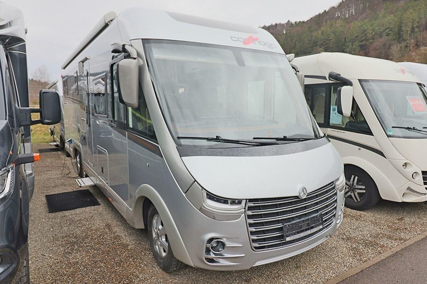 Wohnmobil Mercedes Sprinter Carthago I 61 XL LE Mercedes-Benz chic e-line I mit 4 Sitzen und 4 Schlafplätzen