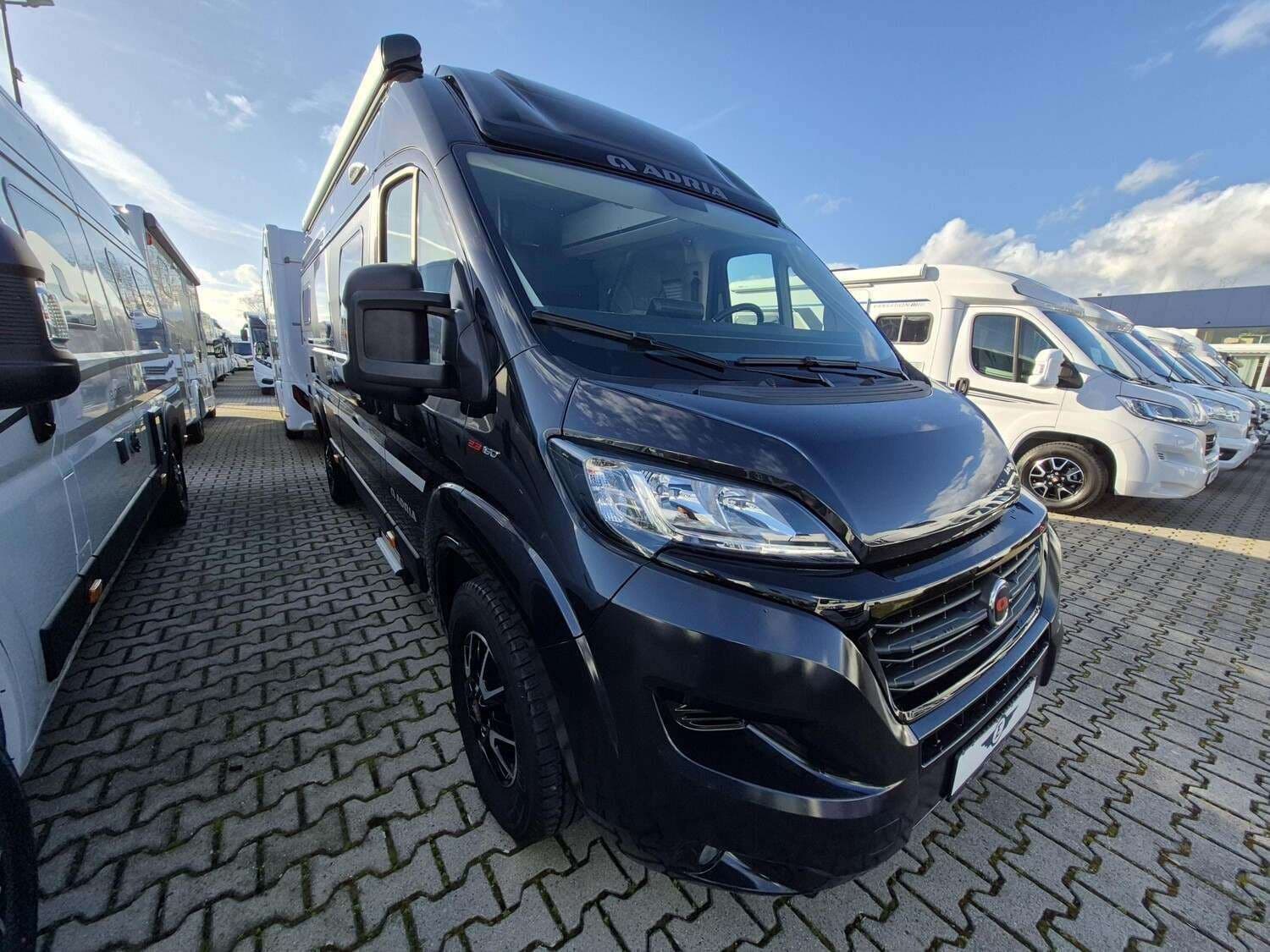 Wohnmobil Fiat Ducato Adria 640 SGX Twin Supreme mit 4 Sitzen und 2 Schlafplätzen