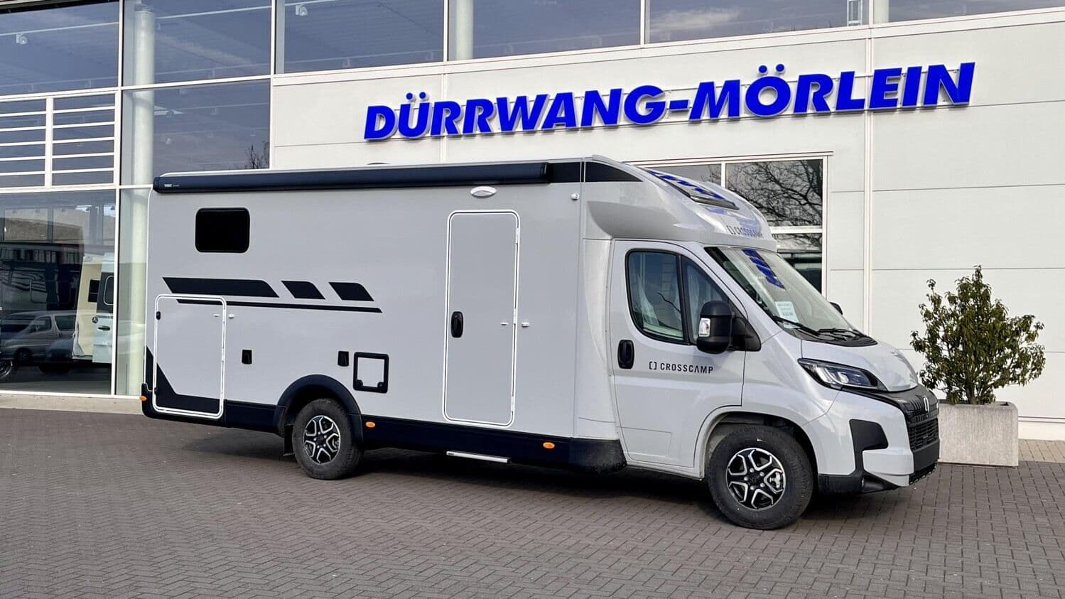 Wohnmobil Crosscamp EXPDN 7.4 E Peugeot mit 4 Sitzen bei Dürrwang GmbH & Co. KG Caravan und Reisemobile Wohnmobil Peugeot Boxer Crosscamp 7.4 E Peugeot EXPDN mit 4 Sitzen und 3 Schlafplätzen
