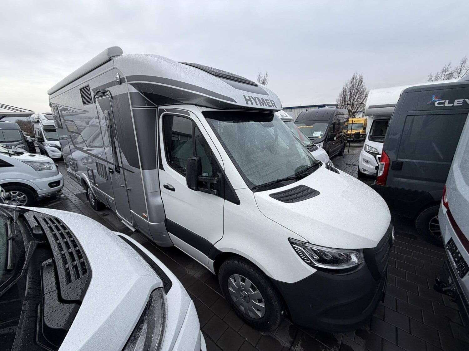 Wohnmobil Mercedes Sprinter Hymer 780 B-Klasse ML T mit 4 Sitzen und 2 Schlafplätzen