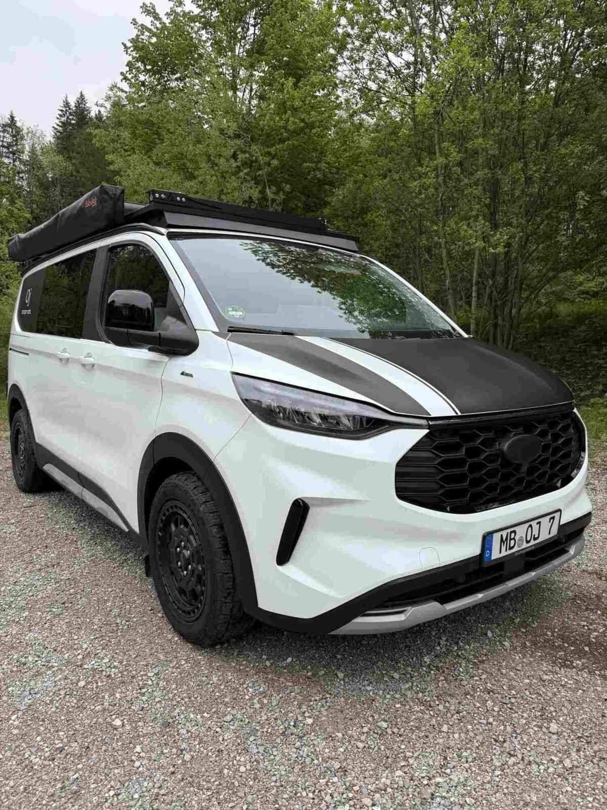 Wohnmobil Ford Transit Vanexxt 170 PS Titanium mit 5 Sitzen und 2 Schlafplätzen