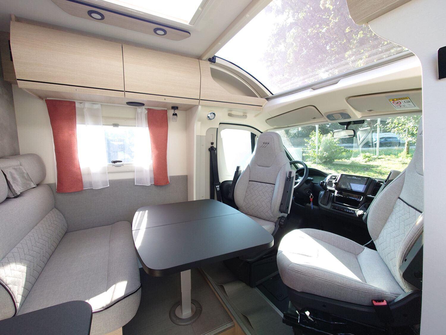 Wohnmobil Fiat Ducato Rapido C55 Night Edition Serie C mit 4 Sitzen und 2 Schlafplätzen