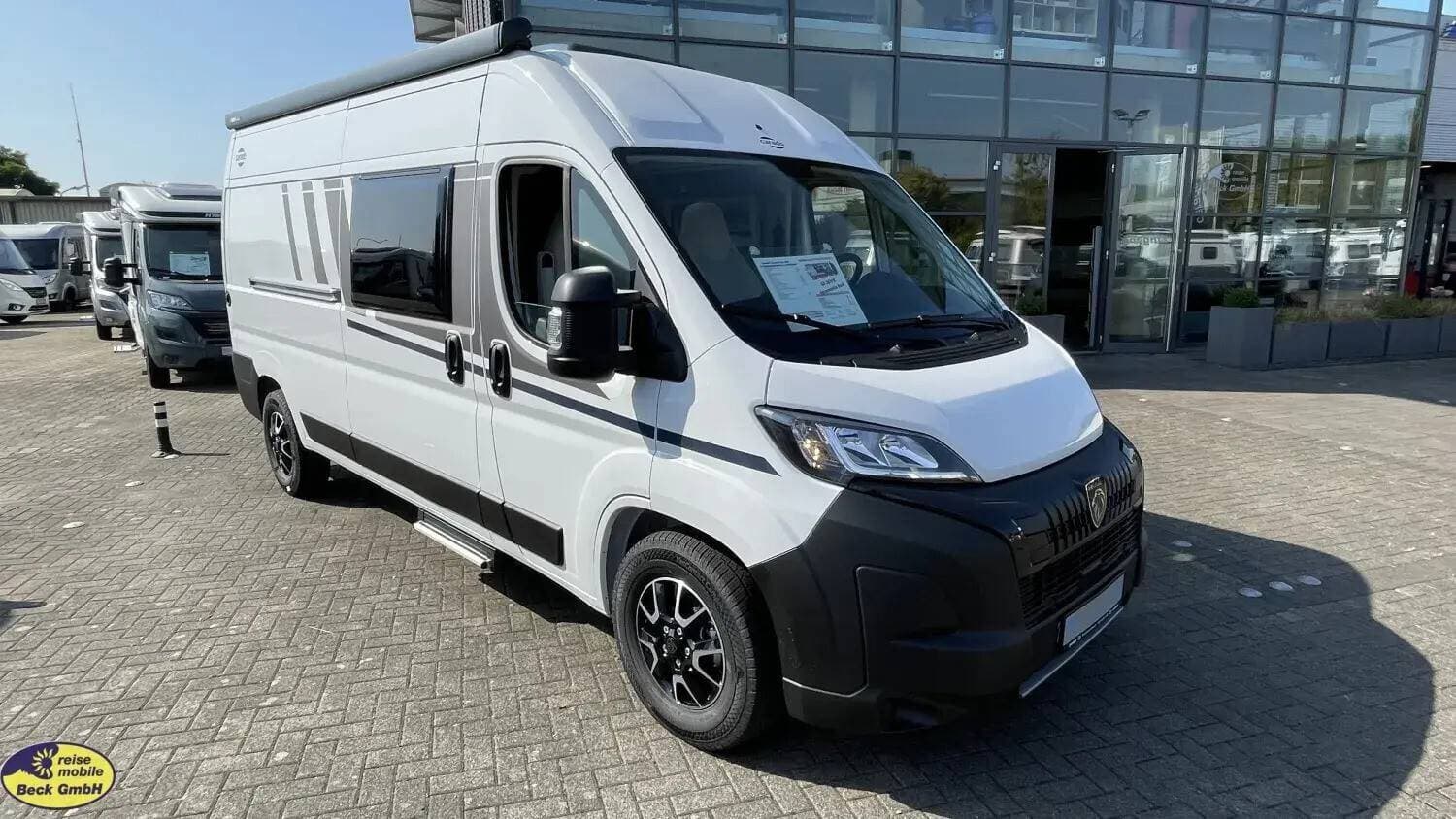 Wohnmobil Peugeot Boxer Carado 600 CV mit 4 Sitzen und 2 Schlafplätzen
