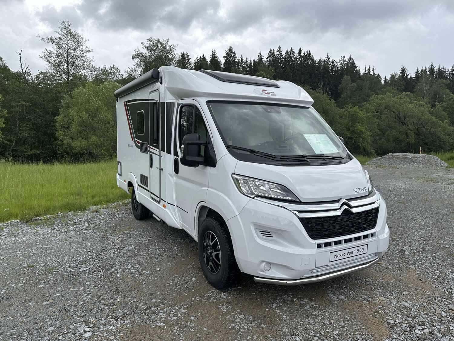 Wohnmobil Citroen Jumper Bürstner T 569 Nexxo Van mit 4 Sitzen und 2 Schlafplätzen
