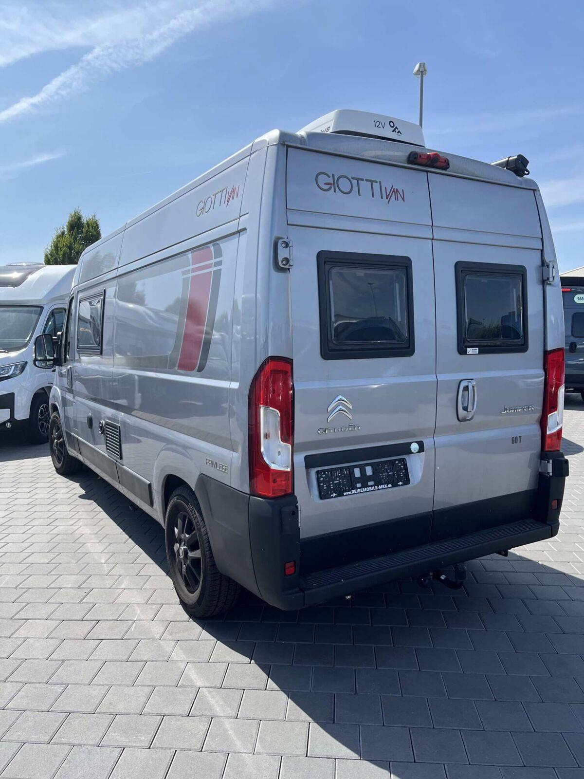 Wohnmobil Citroen Jumper GiottiLine 60T GiottiVan mit 4 Sitzen und 3 Schlafplätzen
