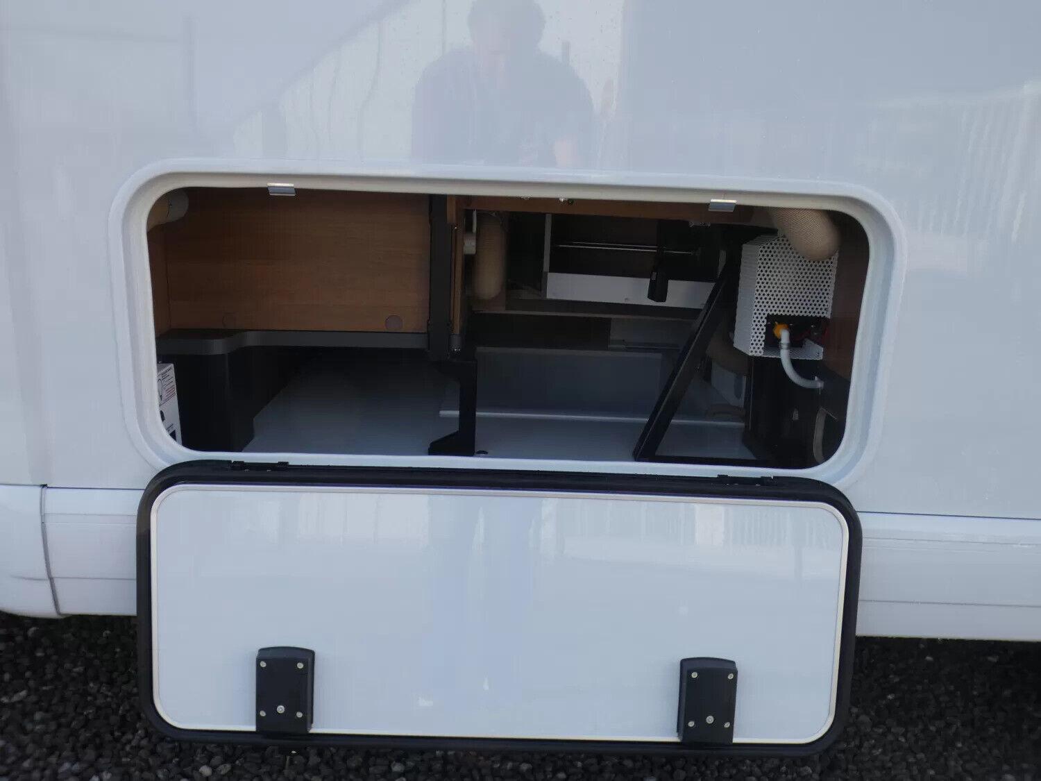 Wohnmobil Carthago 143 KB-LE comfort 4.2t C1-tourer T mit 4 Sitzen und 2 Schlafplätzen