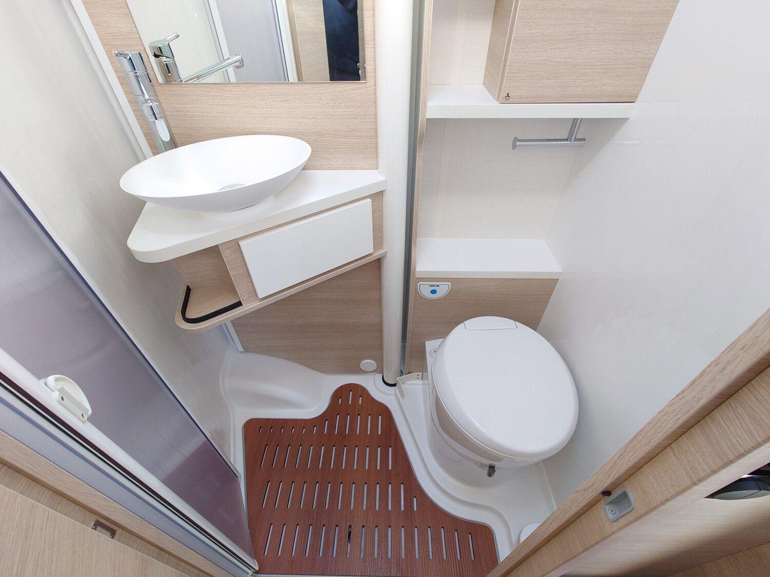 Wohnmobil Fiat Ducato Rapido C55 Night Edition Serie C mit 4 Sitzen und 2 Schlafplätzen