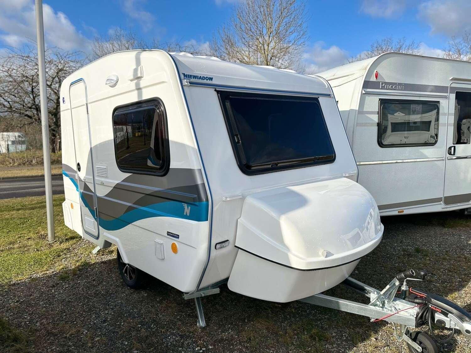 Wohnwagen Niewiadow N 126 NT Edition 25 Jahre Sonstige mit 4 Sitzen und 2 Schlafplätzen