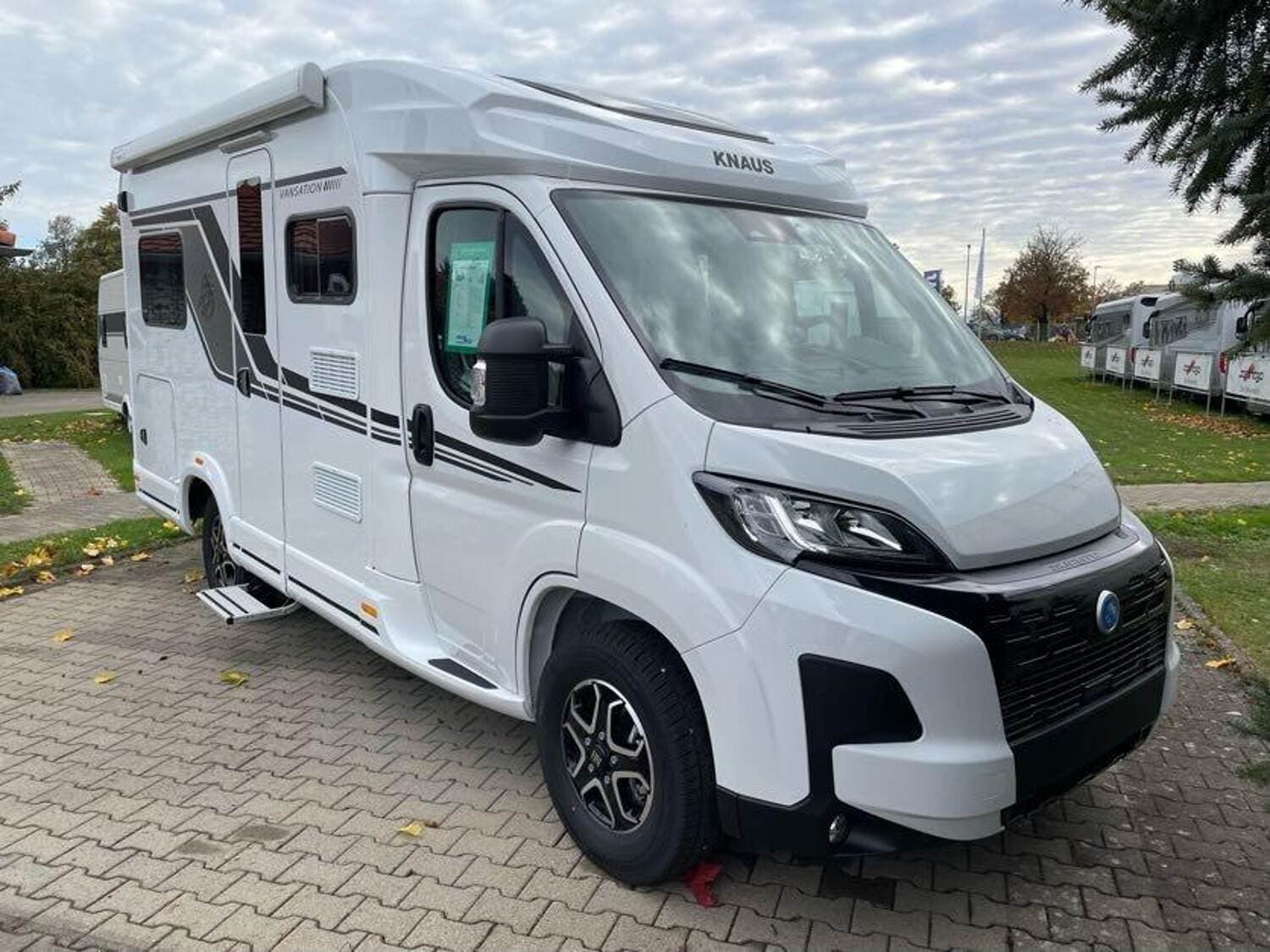 Wohnmobil Knaus Van TI VANSATION 550 MF mit 4 Sitzen bei Caravan Center Owandner Wohnmobil Fiat Ducato Knaus 550 MF Van TI VANSATION mit 4 Sitzen und 2 Schlafplätzen