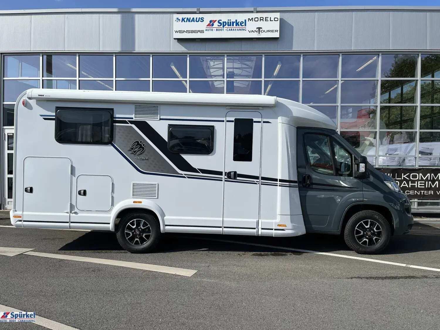 Wohnmobil Fiat Ducato Knaus 650 MEG Platinum Selection Sky Ti mit 4 Sitzen und 2 Schlafplätzen