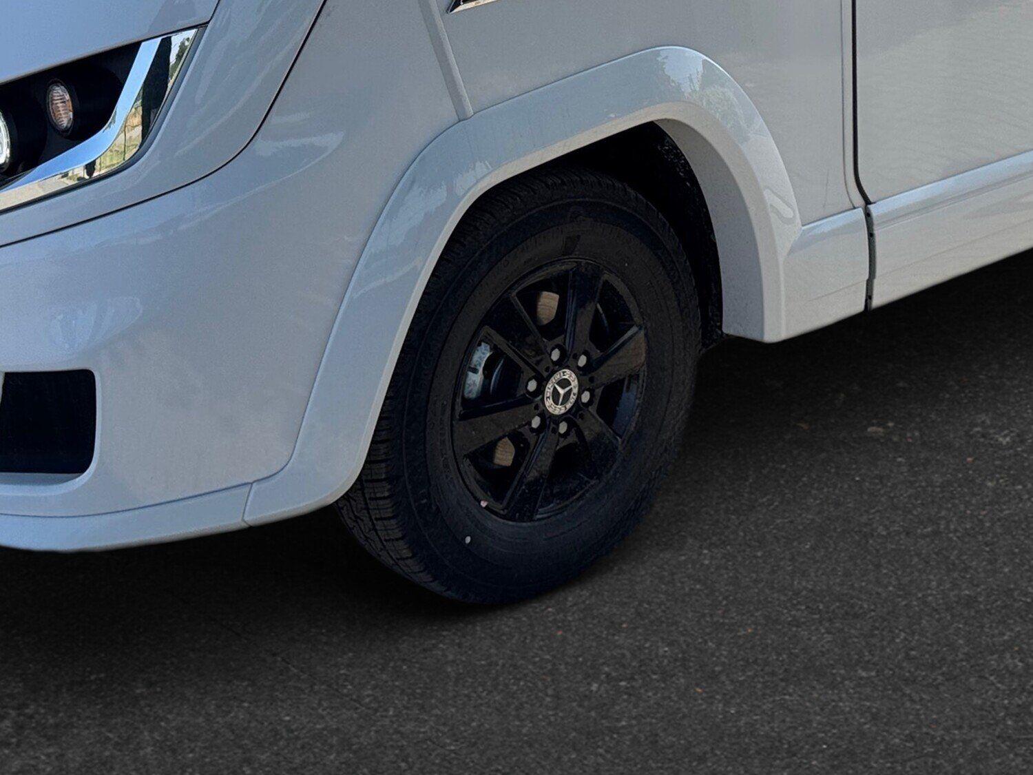 Wohnmobil Mercedes Sprinter Carthago 147 RB LE K comfort (271) C2-tourer I mit 4 Sitzen und 4 Schlafplätzen