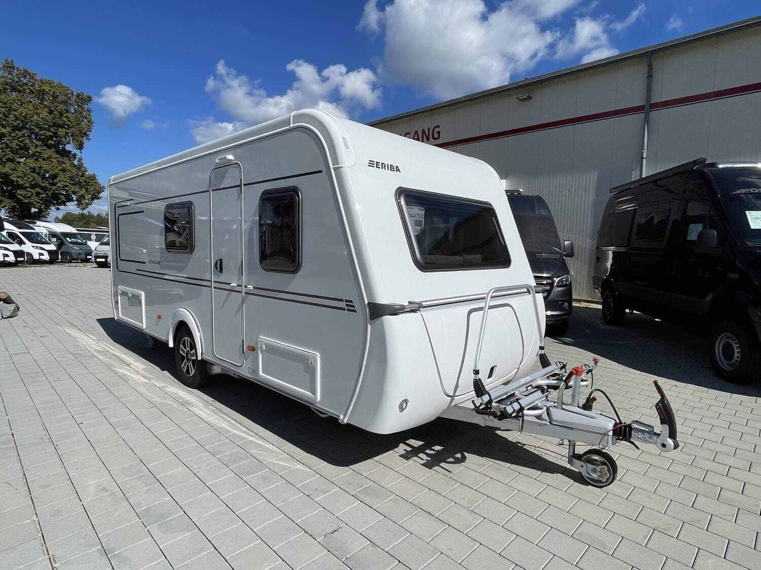 Wohnwagen Eriba 485 Novaline mit 4 Sitzen und 4 Schlafplätzen