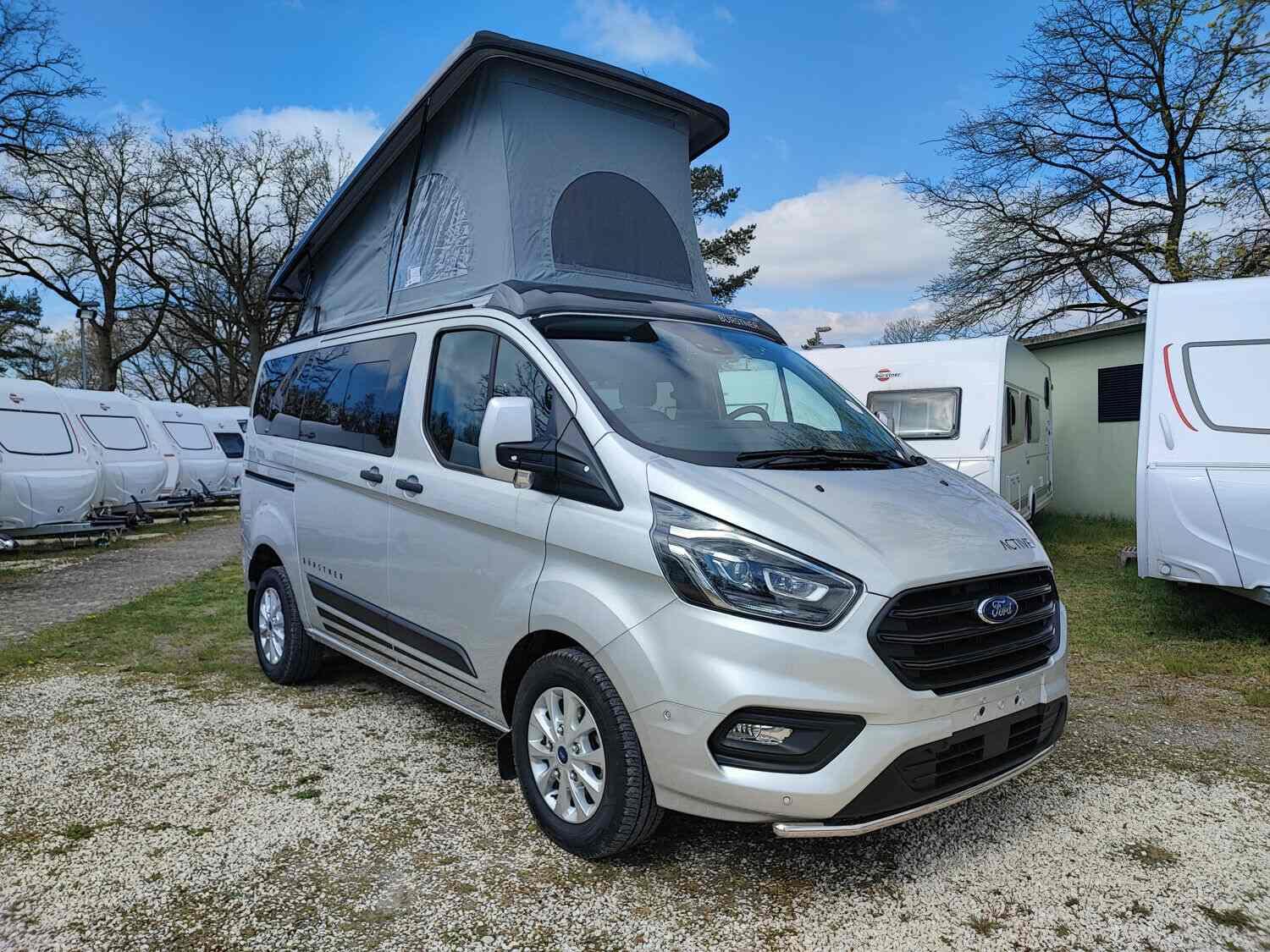 Wohnmobil Ford Transit Custom Bürstner C 500 Copa mit 4 Sitzen und 4 Schlafplätzen