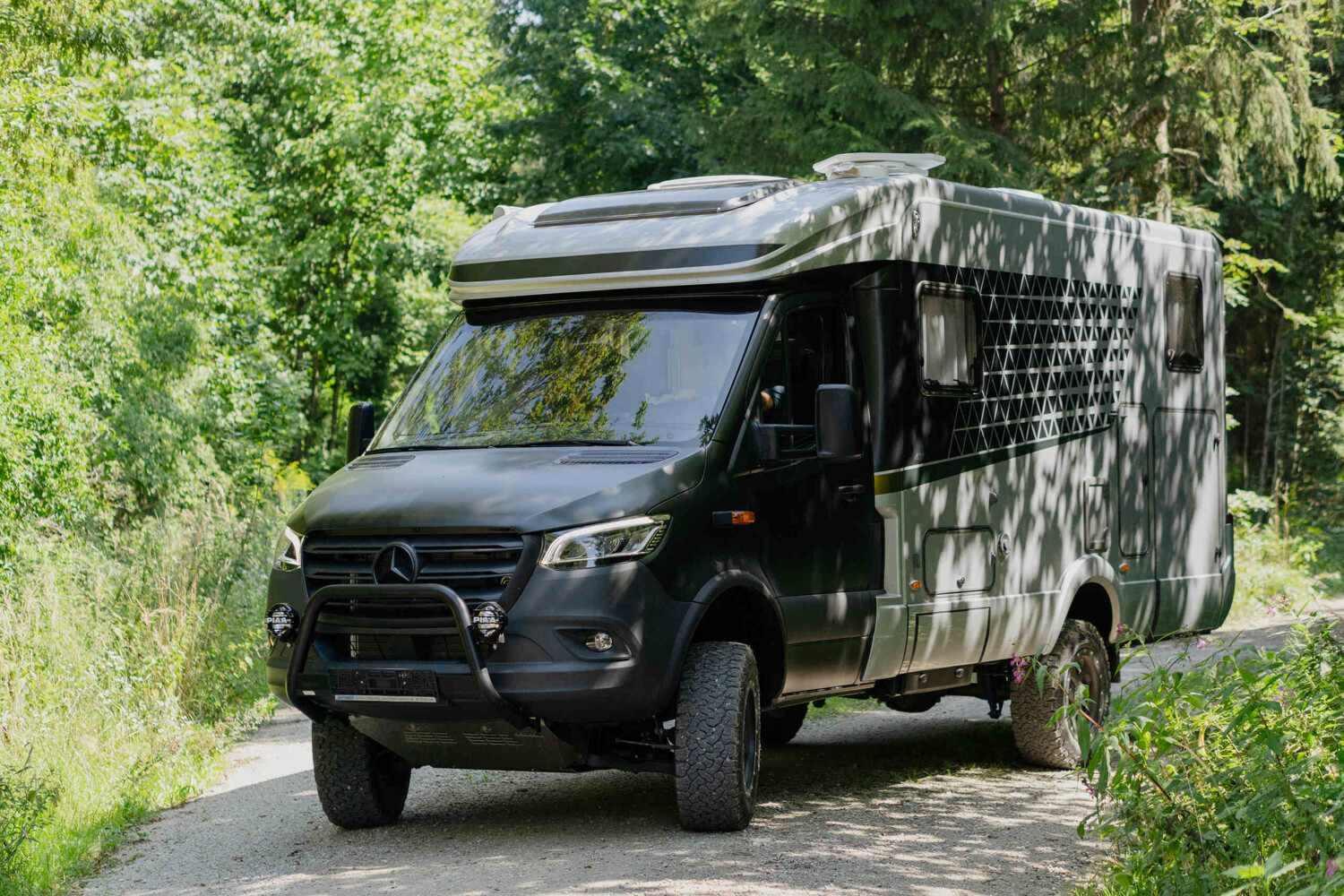 Wohnmobil Hymer 580 ML-T mit 4 Sitzen und 3 Schlafplätzen