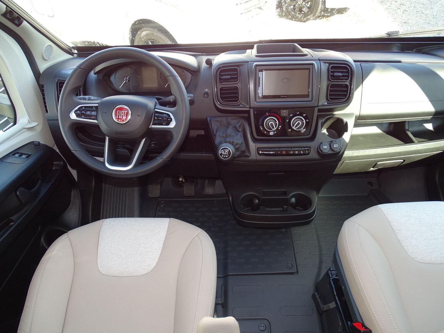 Wohnmobil Rapido 666 F Serie 6F mit 4 Sitzen und 4 Schlafplätzen