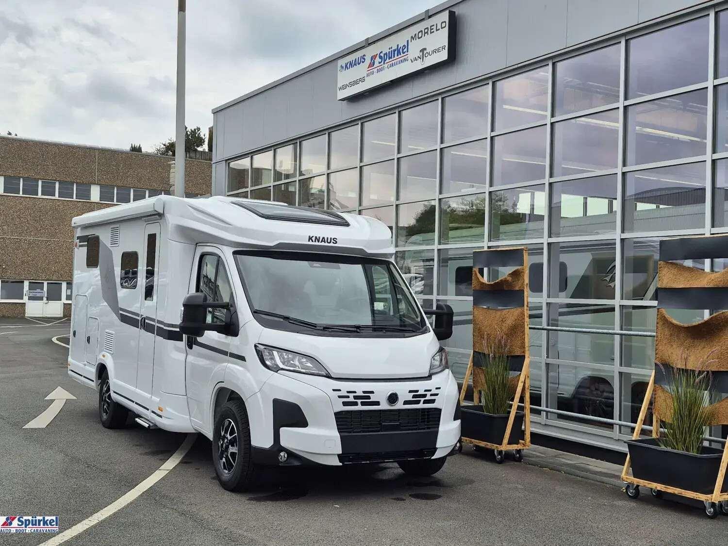Wohnmobil Fiat Ducato Knaus 650 MEG Platinum Selection L!VE TI mit 4 Sitzen und 2 Schlafplätzen