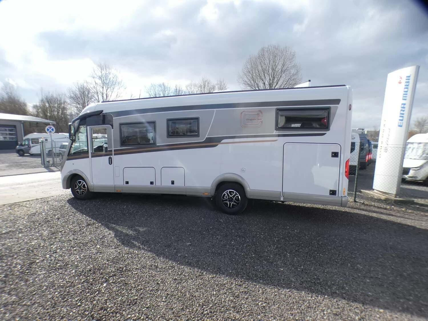 Wohnmobil Carthago I 4.9 LE L superior chic c-line mit 4 Sitzen und 4 Schlafplätzen