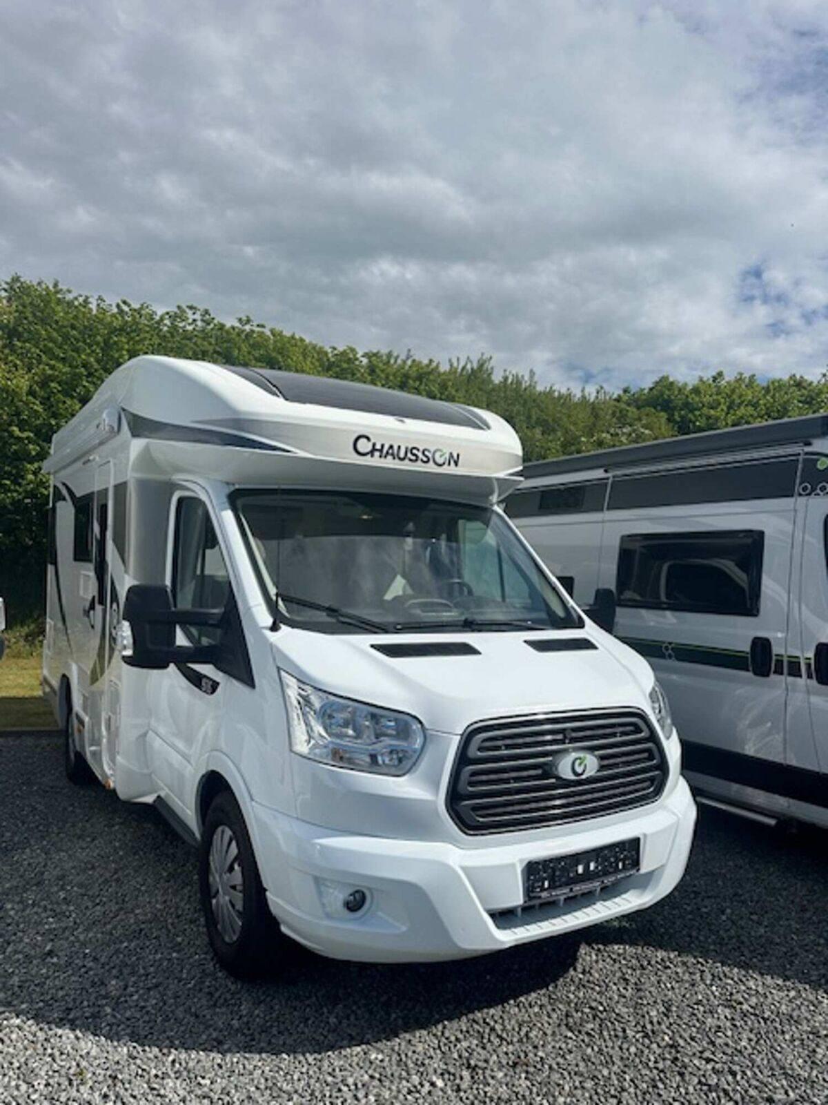 Wohnmobil Ford Transit Chausson 515 Flash mit 4 Sitzen und 3 Schlafplätzen