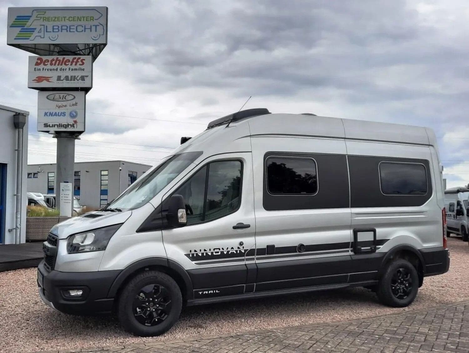 Wohnmobil Ford Transit LMC 592 Innovan mit 4 Sitzen und 3 Schlafplätzen