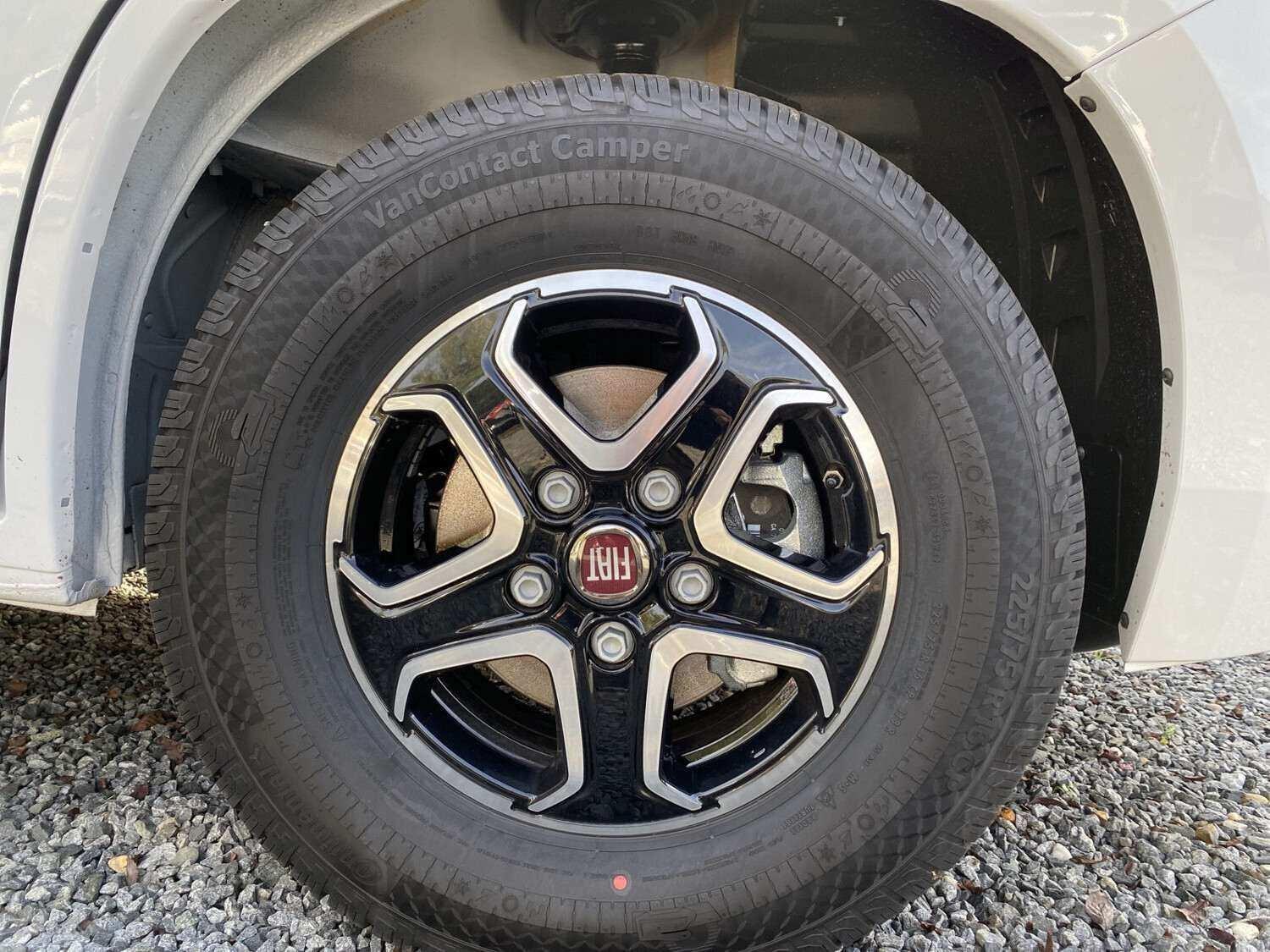 Wohnmobil Fiat Ducato Mooveo 54DB Van mit 4 Sitzen und 2 Schlafplätzen