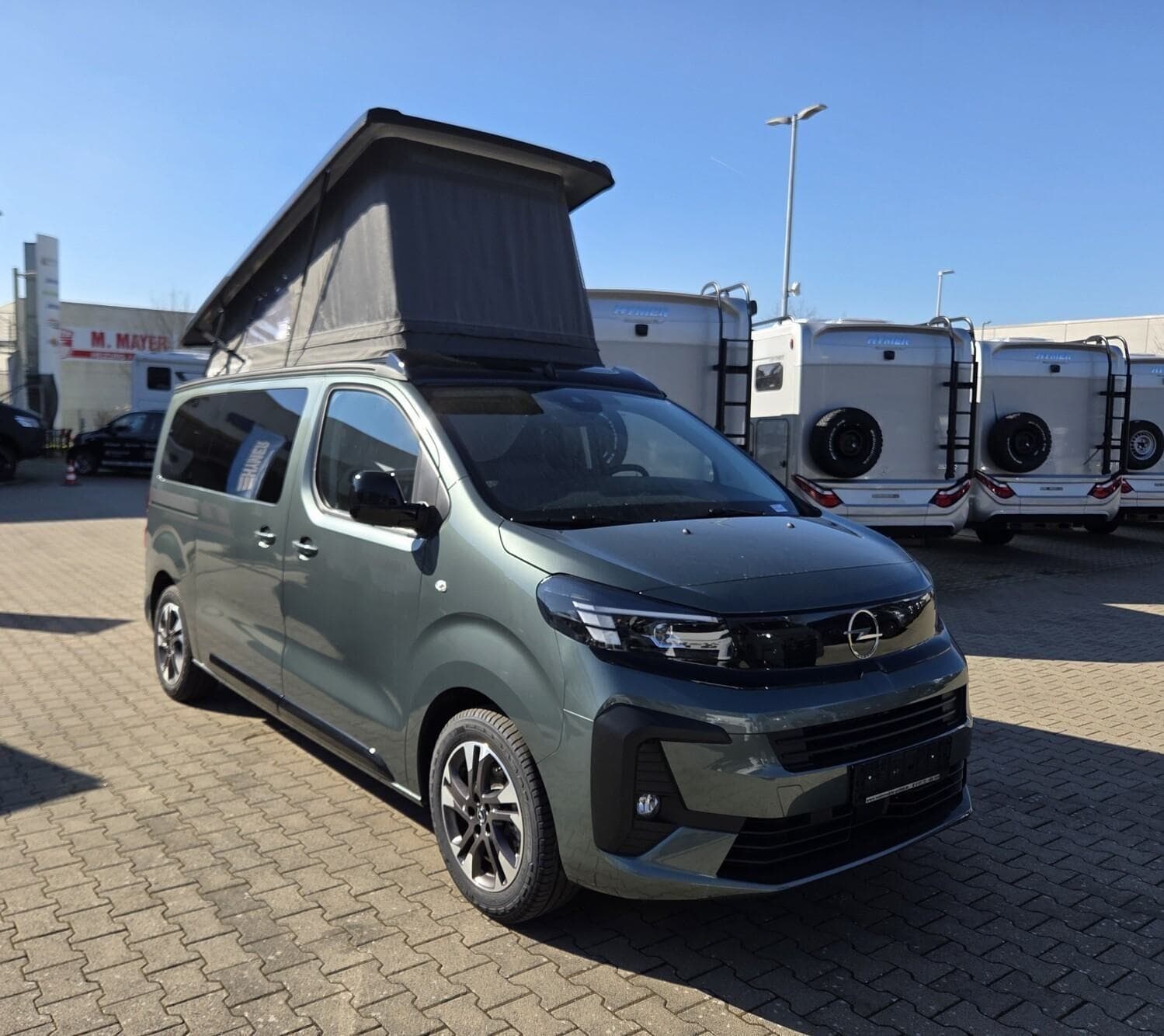 Wohnmobil Crosscamp EXPLR 5.0 F Opel mit 4 Sitzen bei Wohnmobile United Wohnmobil Opel Zafira Life Crosscamp 5.0 F Opel EXPLR mit 4 Sitzen und 2 Schlafplätzen