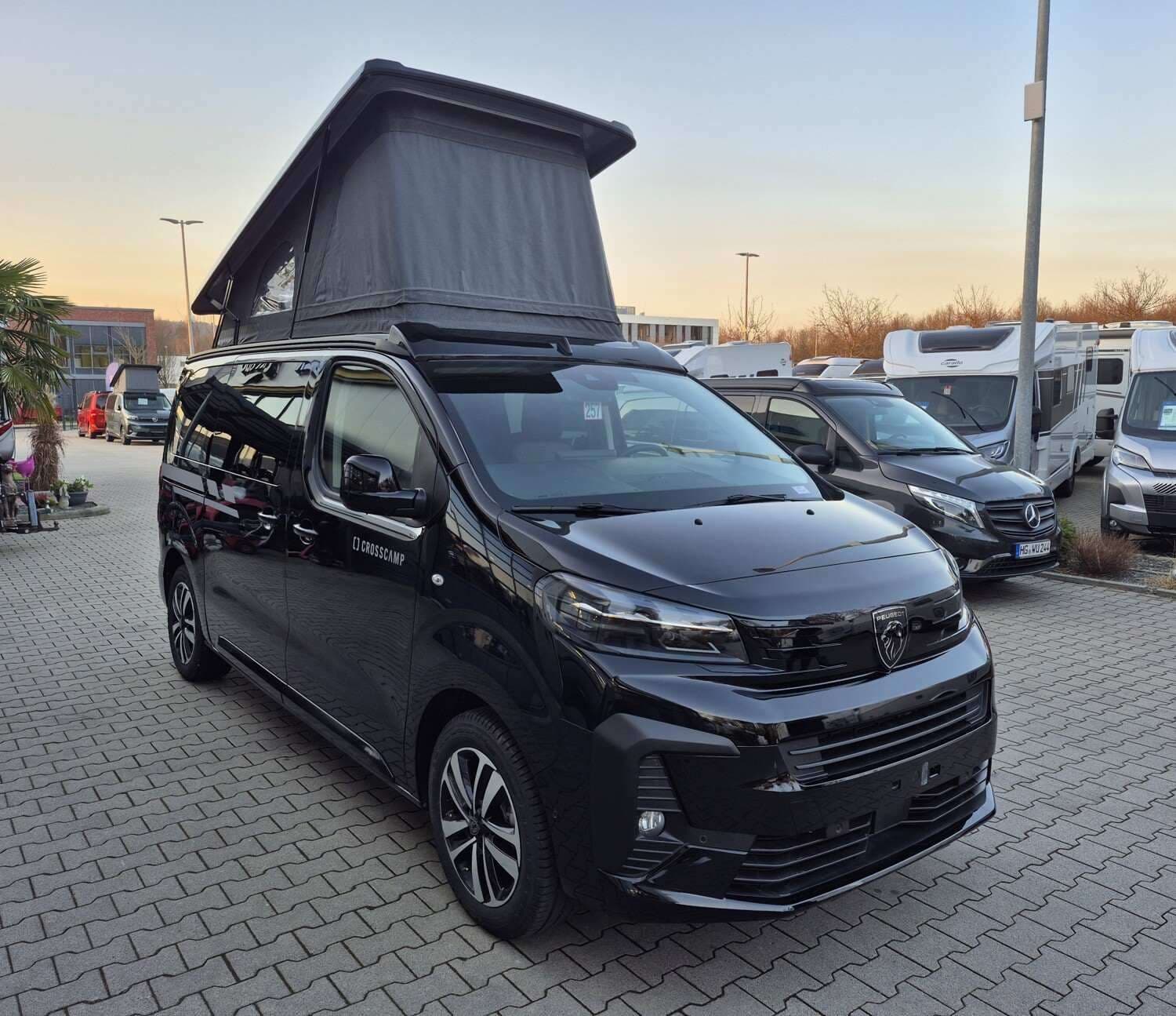 Wohnmobil Crosscamp EXPLR 5.0 F Peugeot mit 4 Sitzen bei Wohnmobile United Wohnmobil Peugeot Traveller Crosscamp 5.0 F Peugeot EXPLR mit 4 Sitzen und 4 Schlafplätzen