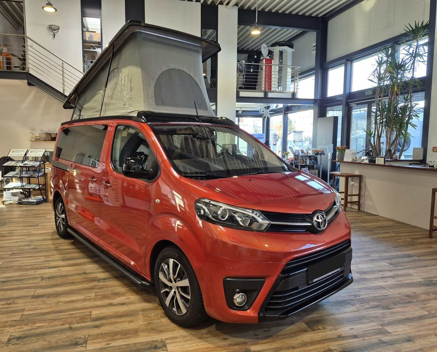 Wohnmobil Crosscamp Toyota Flex mit 7 Sitzen bei Wohnmobile United Wohnmobil Toyota Proace Crosscamp Flex Toyota mit 7 Sitzen und 4 Schlafplätzen