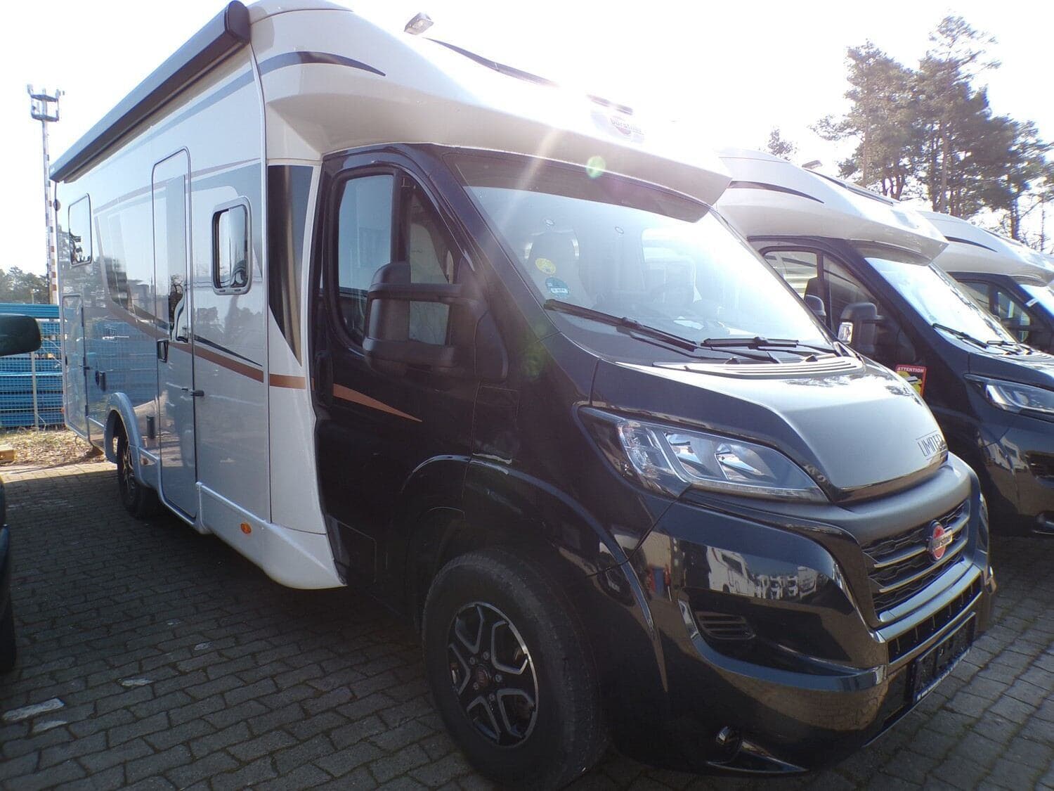 Wohnmobil Bürstner Limited T 727 G mit 4 Sitzen bei RC Reisemobil-Center Celle GmbH Wohnmobil Fiat Ducato Bürstner 727 G Limited T mit 4 Sitzen und 2 Schlafplätzen