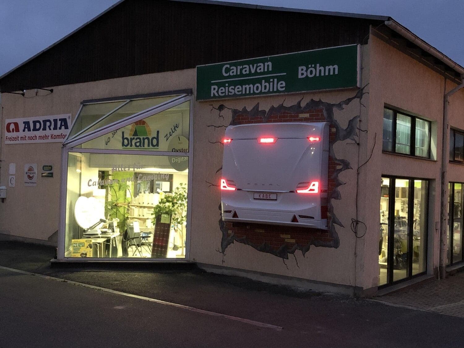 Wohnwagen Adria Adora 522 UP bei Conrad Böhm Wohnwagen Adria 522 UP Adora mit 2 Schlafplätzen