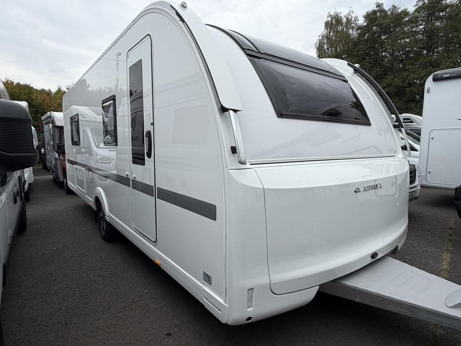 Wohnwagen Adria Adora 613 HT bei suncoast Wohnmobile Wohnwagen Adria 613 HT Adora mit 2 Schlafplätzen