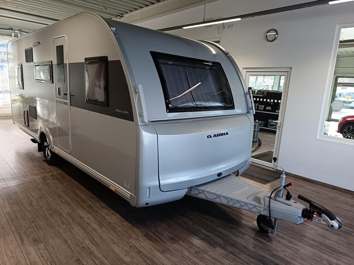 Wohnwagen Adria Altea 60Y 552 PK bei ASM Autoservice Meißner e.K Wohnwagen Adria 552 PK Altea 60Y mit 2 Schlafplätzen