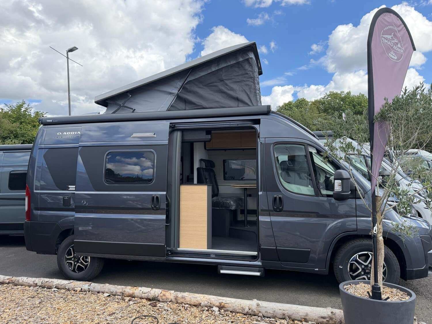 Wohnmobil Adria Twin Select 600 SPB mit 4 Sitzen bei suncoast Wohnmobile Wohnmobil Citroen Jumper Adria 600 SPB Twin Select mit 4 Sitzen und 2 Schlafplätzen