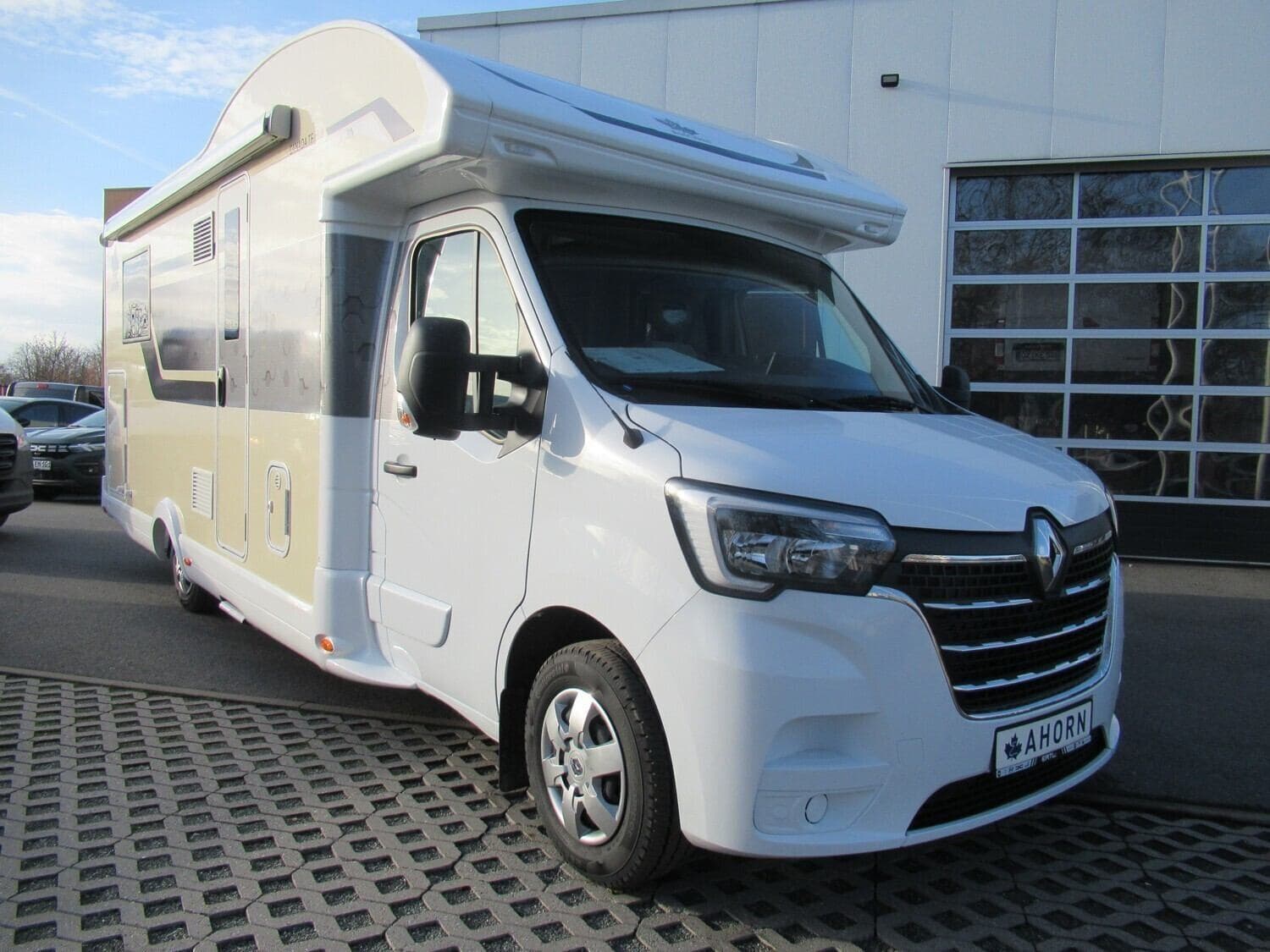 Wohnmobil Ahorn Camp TF Canada TF mit 4 Sitzen bei Ertl Minute GmbH Wohnmobil Renault Master Ahorn Canada TF Camp TF mit 4 Sitzen und 4 Schlafplätzen