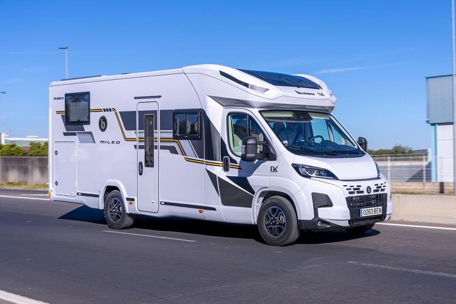 Wohnmobil Benimar Mileo M268 mit 3 Sitzen bei A.C. Dehne GmbH Wohnmobil Fiat Ducato Benimar M268 Mileo mit 3 Sitzen und 4 Schlafplätzen