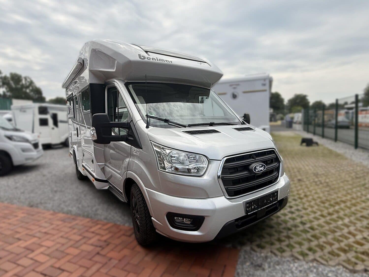 Wohnmobil Benimar Tessoro T481 mit 4 Sitzen bei Hartmann GmbH Wohnmobil Ford Transit Benimar T481 Tessoro mit 4 Sitzen und 4 Schlafplätzen