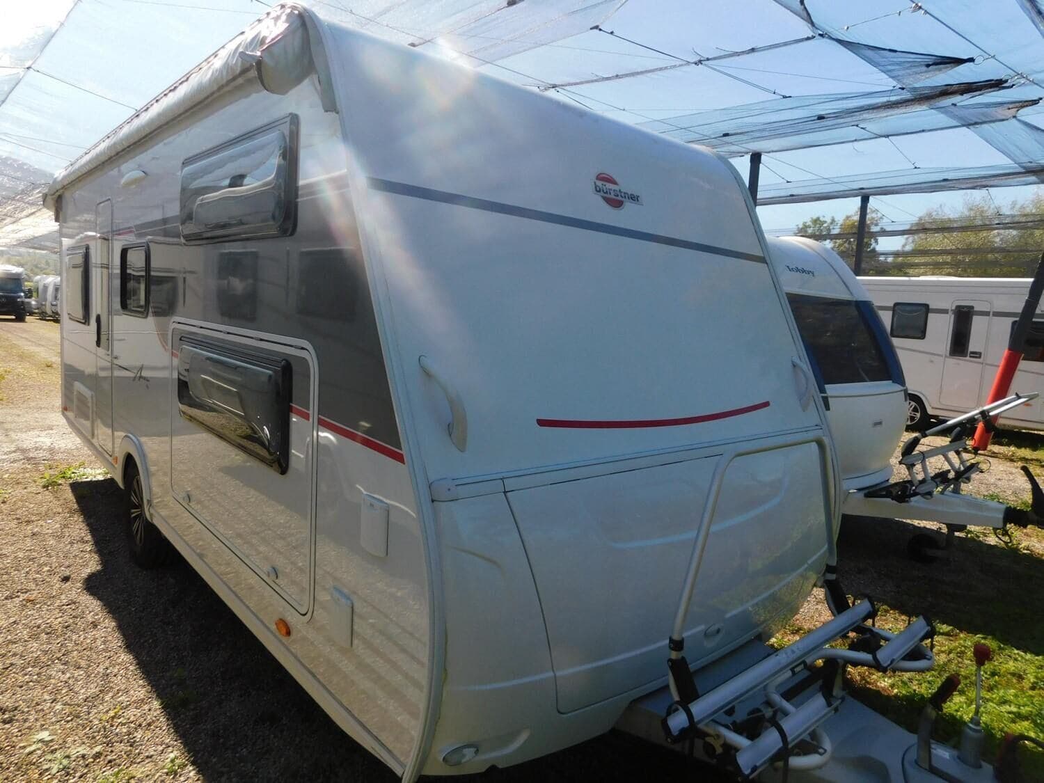 Wohnwagen Bürstner Averso Plus 510 TK bei Neuss Camping / Neuss GmbH Wohnwagen Bürstner 510 TK Averso Plus mit 7 Schlafplätzen