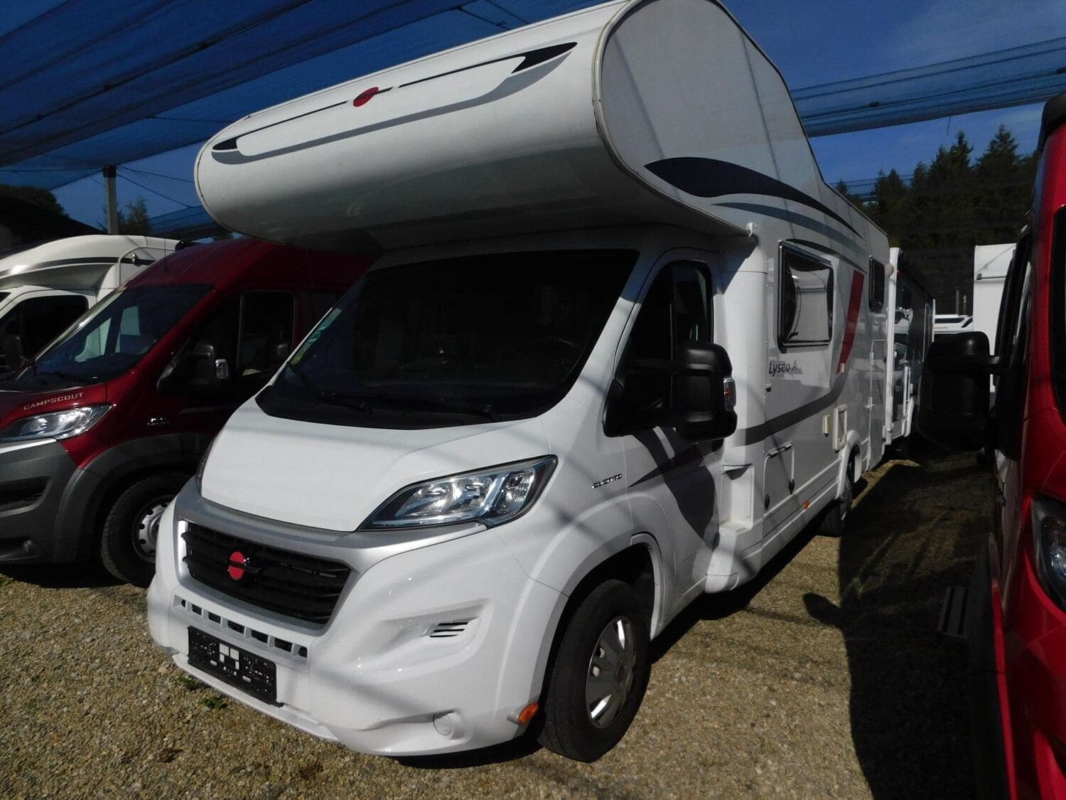 Wohnmobil Bürstner Lyseo Time A A 700 G mit 4 Sitzen bei Neuss Camping / Neuss GmbH Wohnmobil Fiat Ducato Bürstner A 700 G Lyseo Time A mit 4 Sitzen und 6 Schlafplätzen