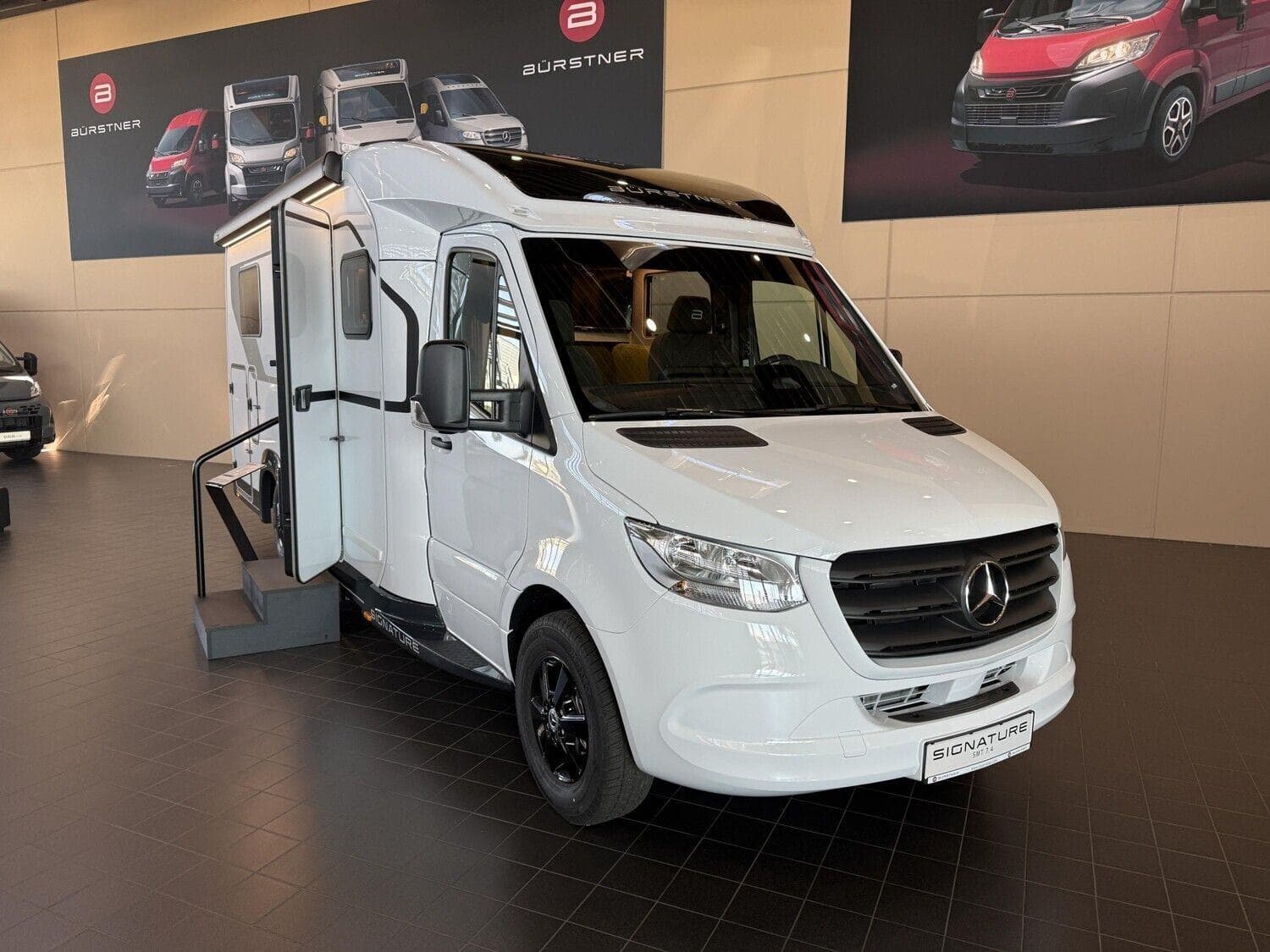 Wohnmobil Bürstner Signature SMT 7.4 mit 5 Sitzen bei RC Reisemobil-Center Celle GmbH Wohnmobil Mercedes Sprinter Bürstner SMT 7.4 Signature mit 5 Sitzen und 2 Schlafplätzen