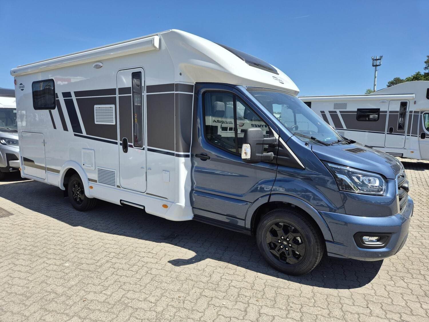 Wohnmobil Carado Edition26 T Ford 449 mit 4 Sitzen bei RC Reisemobil-Center Celle GmbH Wohnmobil Ford Transit Carado 449 Edition26 T Ford mit 4 Sitzen und 4 Schlafplätzen