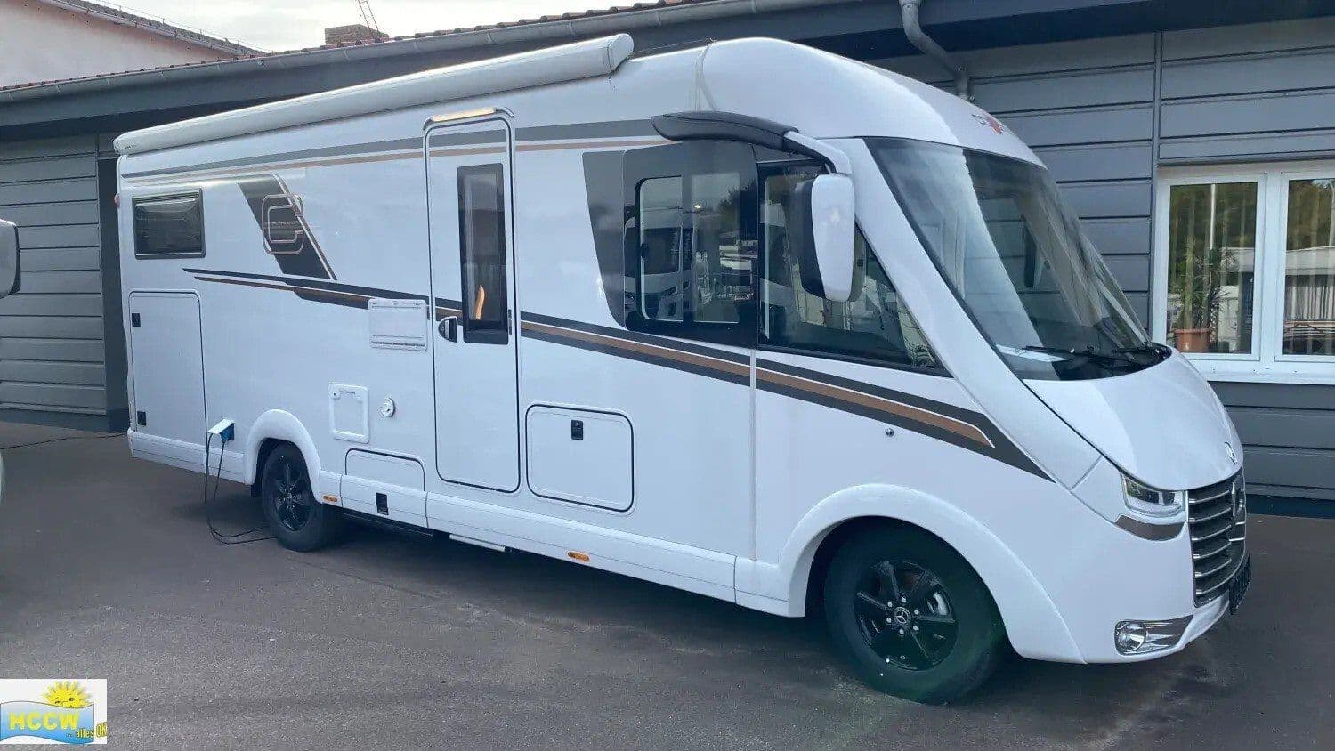 Wohnmobil Carthago C1-tourer I 149 RB-LE comfort 4.2t Edition+ mit 4 Sitzen bei Hobby Caravan Center Wusterhausen Wohnmobil Carthago 149 RB-LE comfort 4.2t Edition+ C1-tourer I mit 4 Sitzen und 4 Schlafplätzen