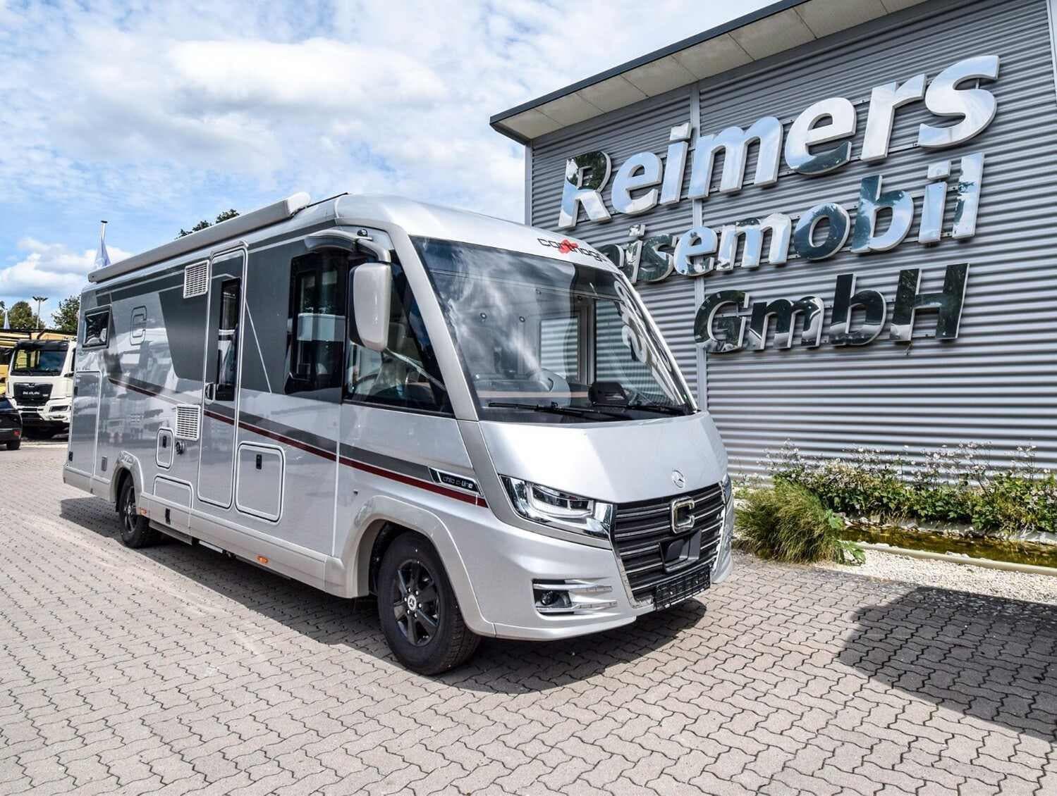 Wohnmobil Carthago chic c-line I 4.9 LE L mit 4 Sitzen bei Reimers Reisemobil GmbH Wohnmobil Mercedes Sprinter Carthago 4.9 LE L chic c-line I mit 4 Sitzen und 2 Schlafplätzen