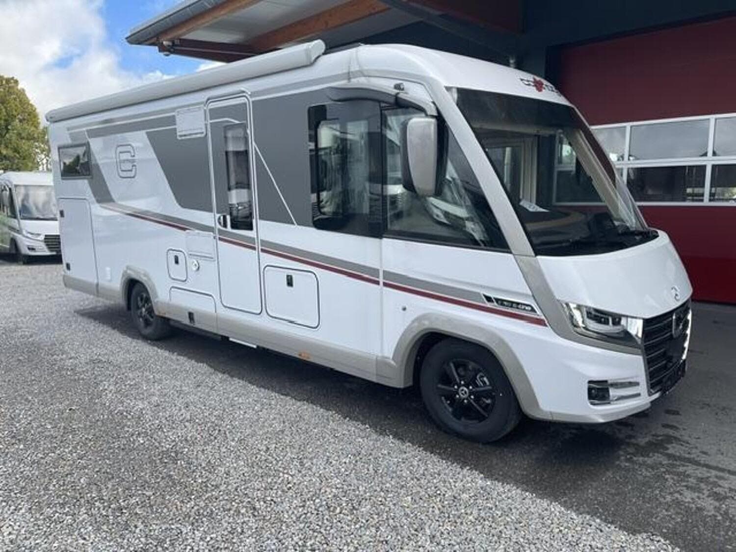 Wohnmobil Carthago chic c-line I 4.9 LE L mit 4 Sitzen bei Reisemobilpartner Lippe GmbH & Co. KG Wohnmobil Mercedes Sprinter Carthago 4.9 LE L chic c-line I mit 4 Sitzen und 4 Schlafplätzen