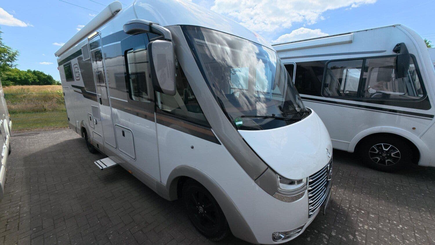 Wohnmobil Carthago chic c-line I 5.0 QB mit 4 Sitzen bei Caravan-Wendt GmbH & Co. KG Wohnmobil Mercedes Sprinter Carthago I 5.0 QB chic c-line mit 4 Sitzen und 4 Schlafplätzen