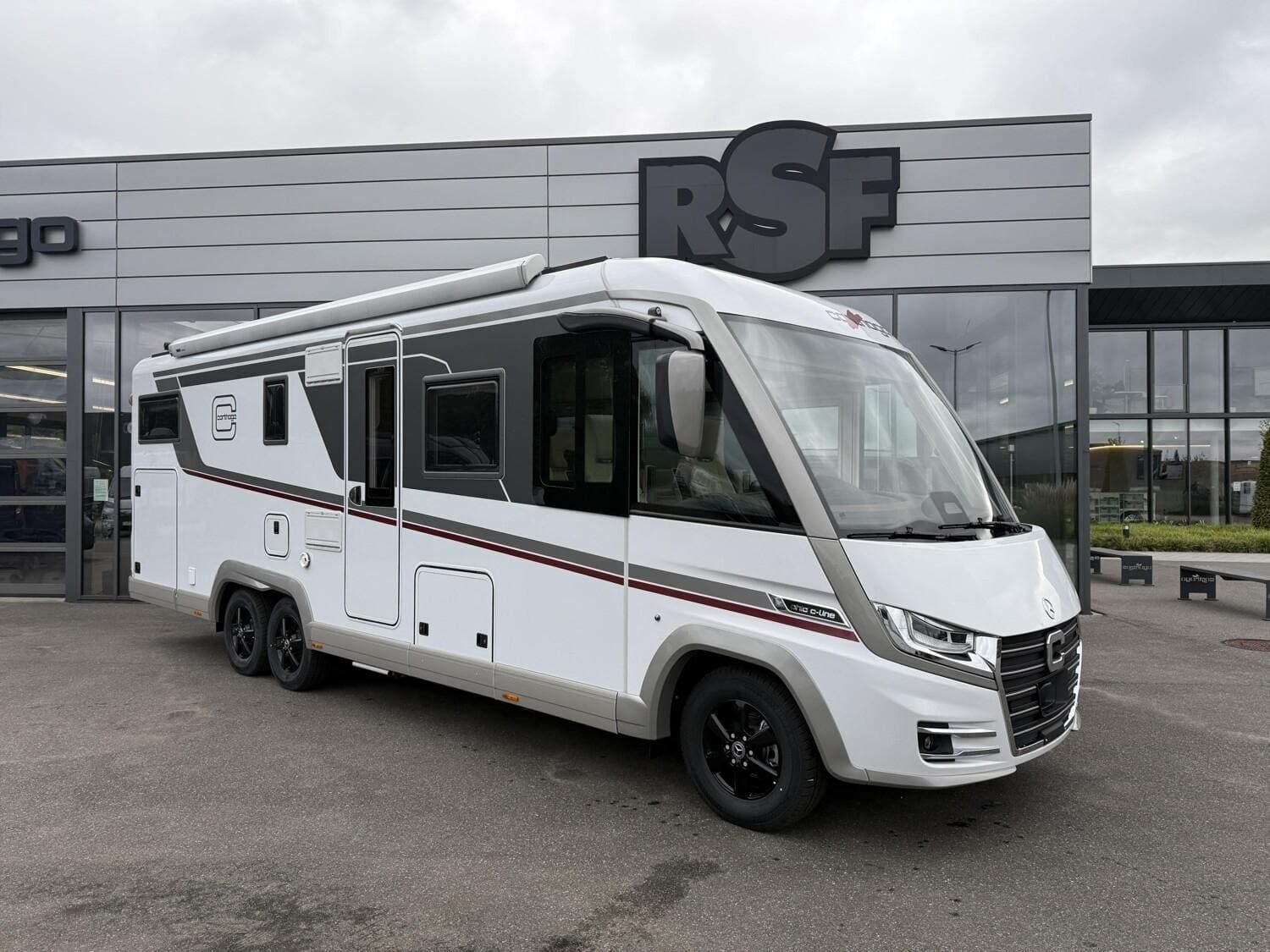 Wohnmobil Carthago chic c-line I 5.9 XL LE mit 4 Sitzen bei RSF Reisemobile GmbH Wohnmobil Mercedes Sprinter Carthago 5.9 XL LE chic c-line I mit 4 Sitzen und 2 Schlafplätzen