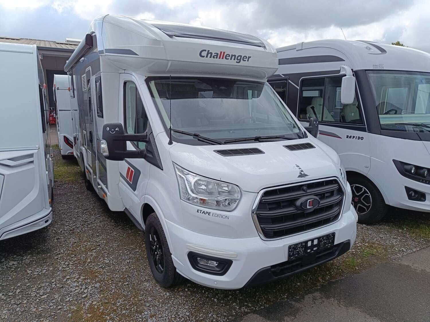 Wohnmobil Challenger Teilintegriert Etape Edition 337 mit 4 Sitzen bei Dietle GmbH Wohnmobil Ford Transit Challenger 337 Teilintegriert Etape Edition mit 4 Sitzen und 2 Schlafplätzen